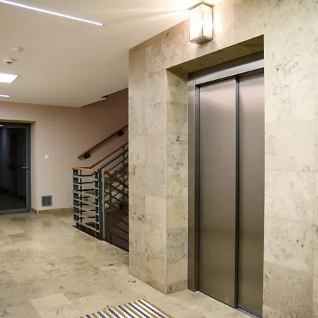 Flat 10 In The Old Town, 2 Bedrooms, Underground Parking 公寓 什切青