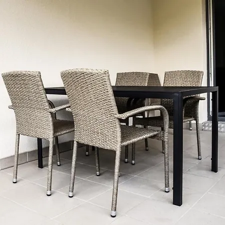 Flat 10 In The Old Town, 2 Bedrooms, Underground Parking 公寓 什切青