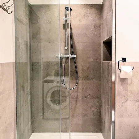 Flat 10 In The Old Town, 2 Bedrooms, Underground Parking Apartamento *